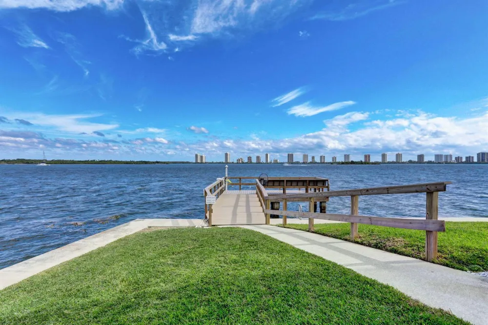 100 Shore Court #307 North Palm Beach, FL 33408