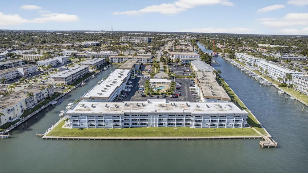 100 Shore Court #307 North Palm Beach, FL 33408