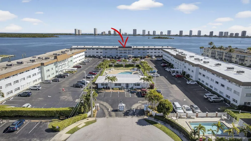 100 Shore Court #307 North Palm Beach, FL 33408