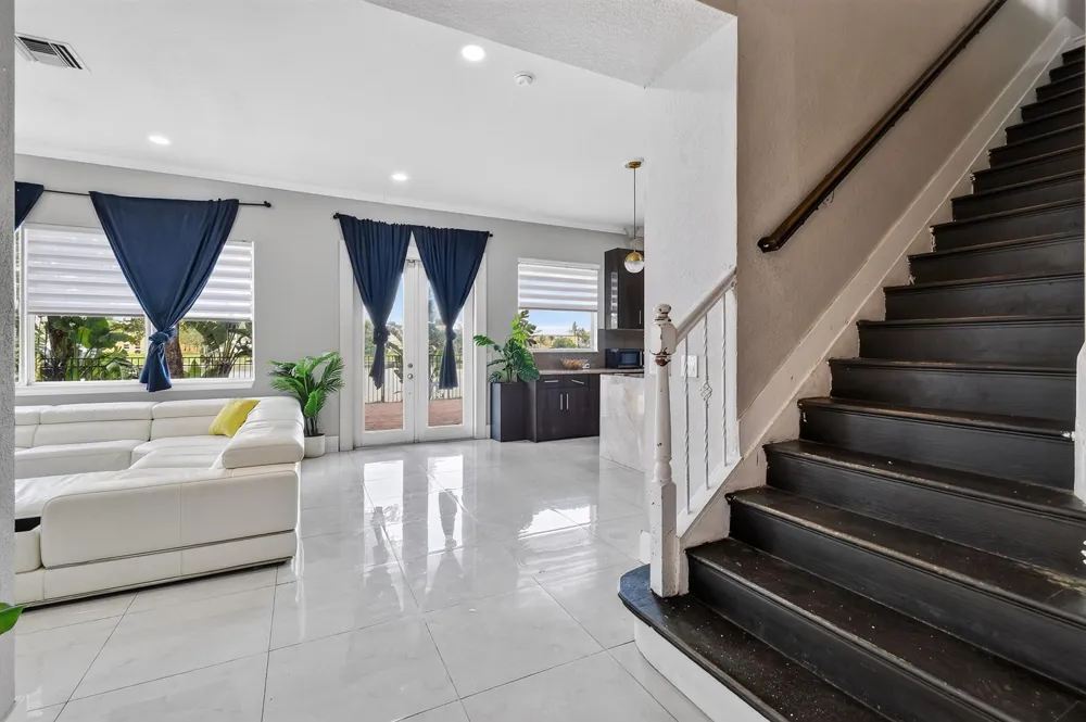 700 Cresta Circle West Palm Beach, FL 33413