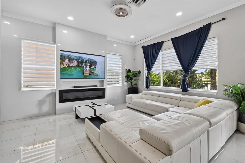 700 Cresta Circle West Palm Beach, FL 33413