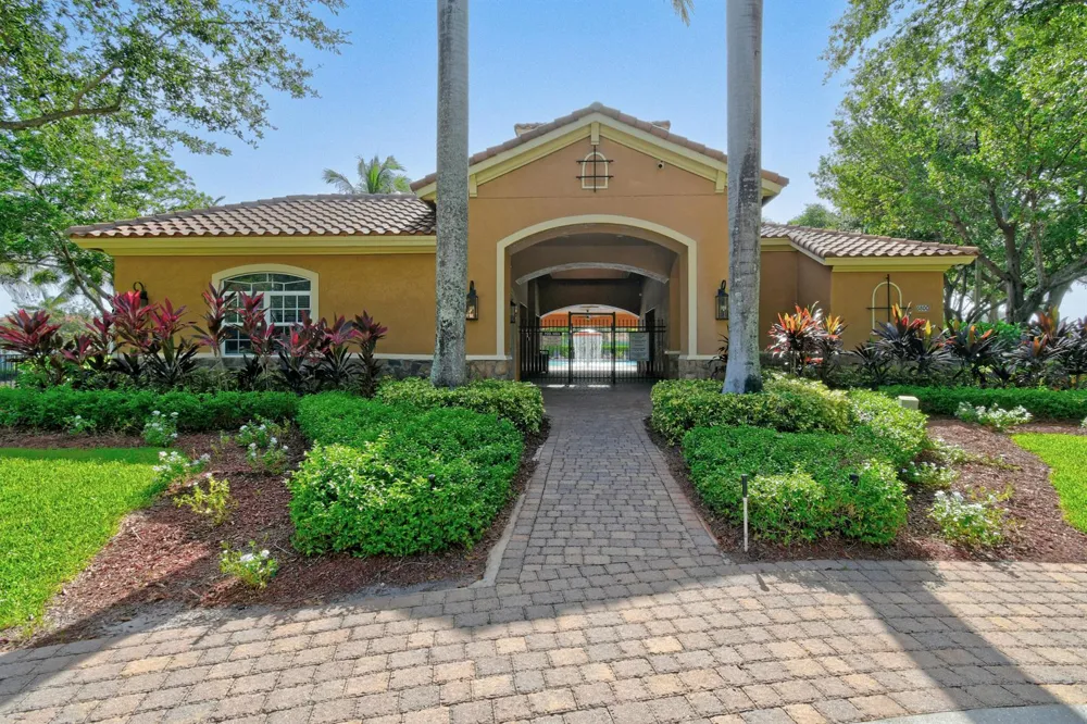 700 Cresta Circle West Palm Beach, FL 33413