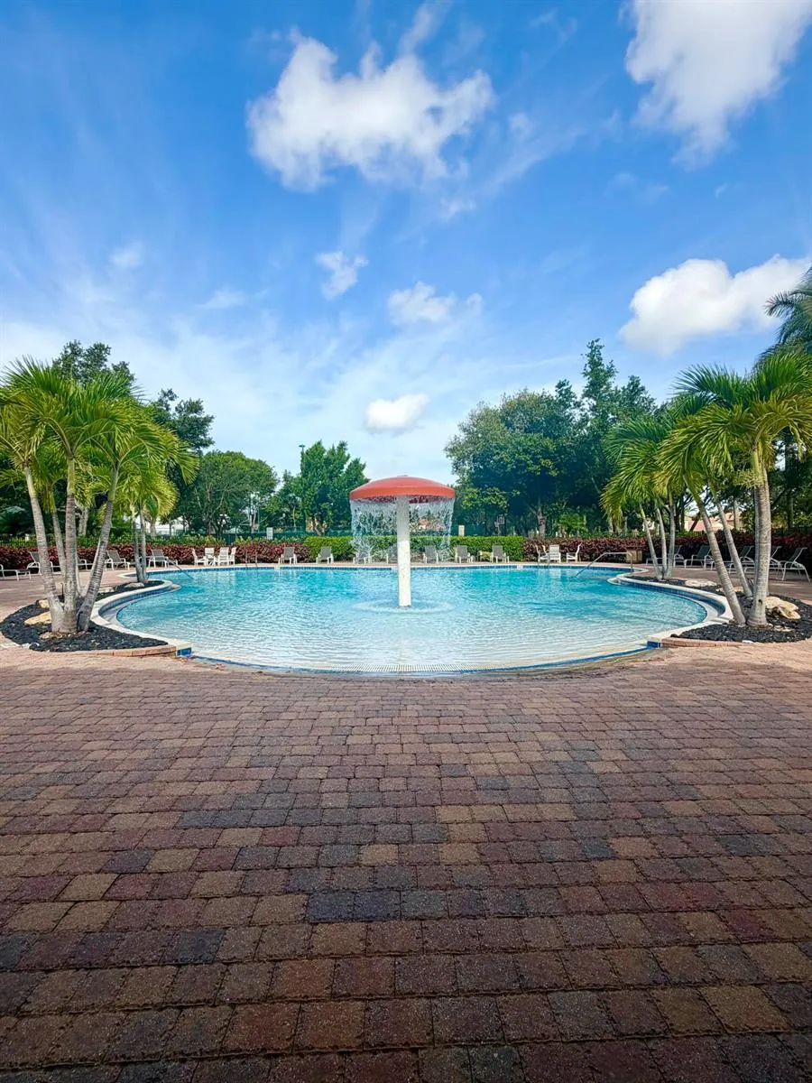 700 Cresta Circle West Palm Beach, FL 33413