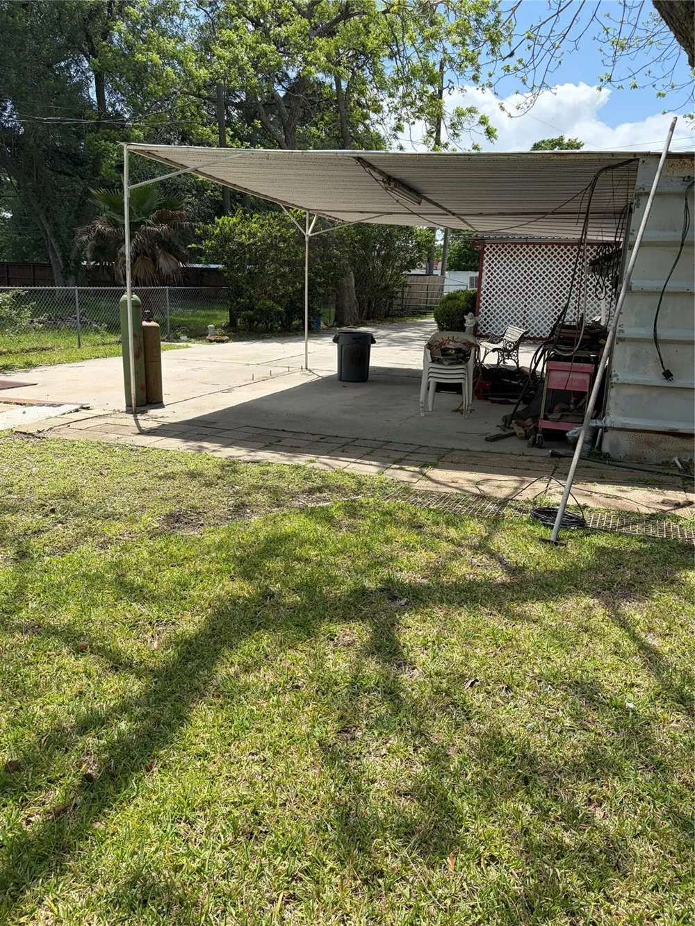 817 S Main Street Highlands, TX 77562