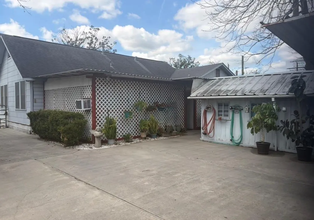 817 S Main Street Highlands, TX 77562
