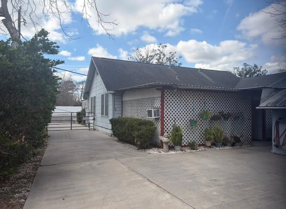 817 S Main Street Highlands, TX 77562