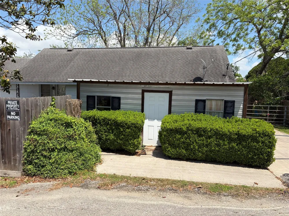 817 S Main Street Highlands, TX 77562
