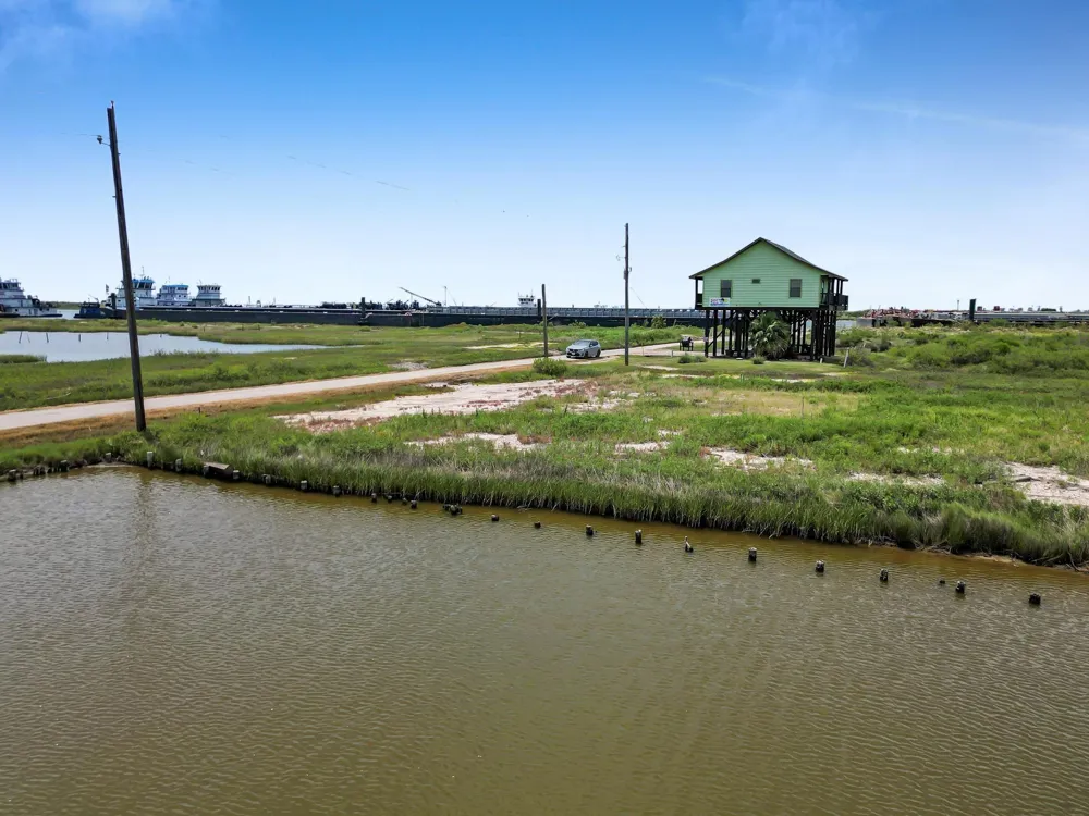 3301 Sailfish Drive Port Bolivar, TX 77650