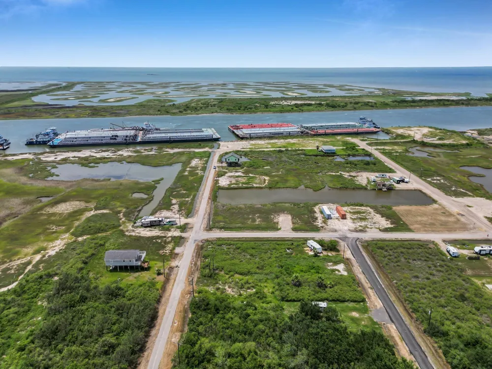 3301 Sailfish Drive Port Bolivar, TX 77650