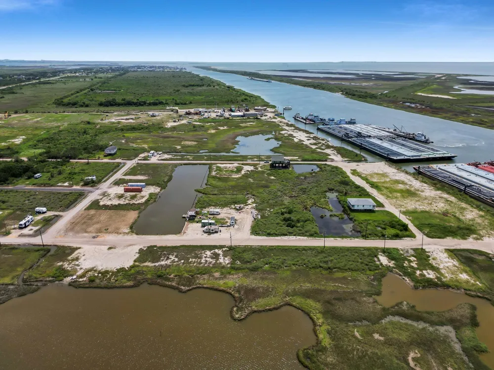3301 Sailfish Drive Port Bolivar, TX 77650