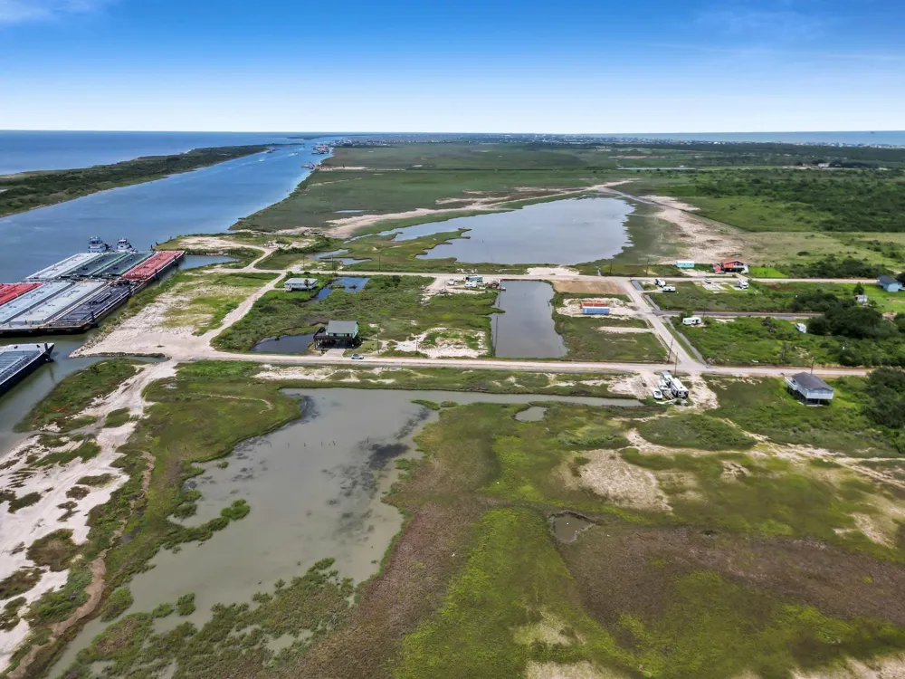 3301 Sailfish Drive Port Bolivar, TX 77650