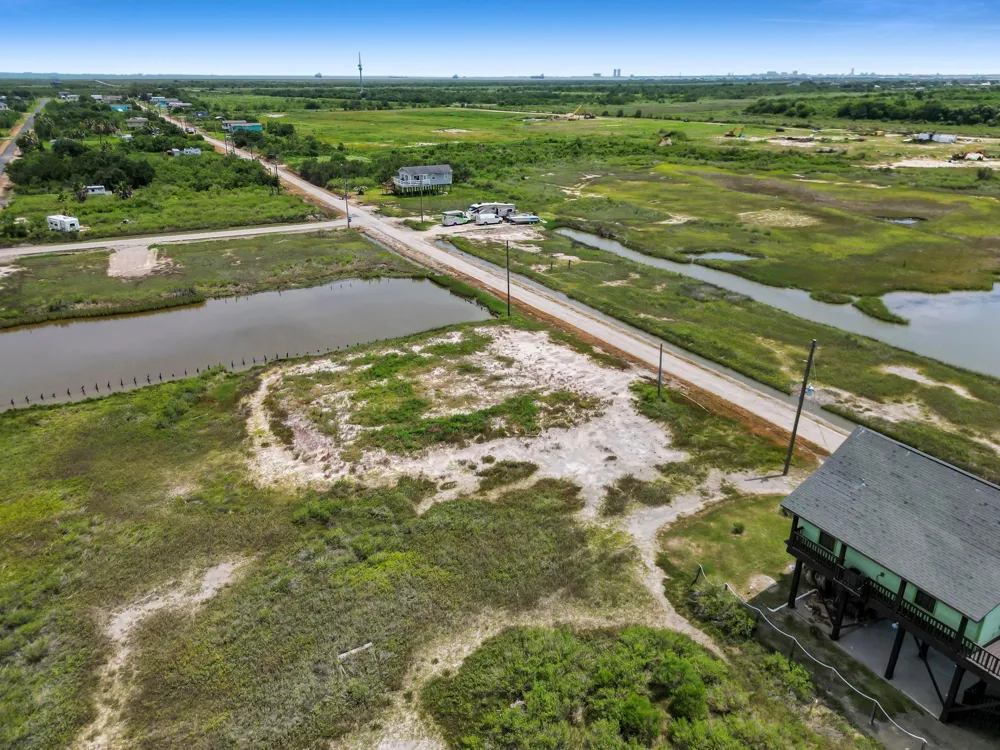 3301 Sailfish Drive Port Bolivar, TX 77650