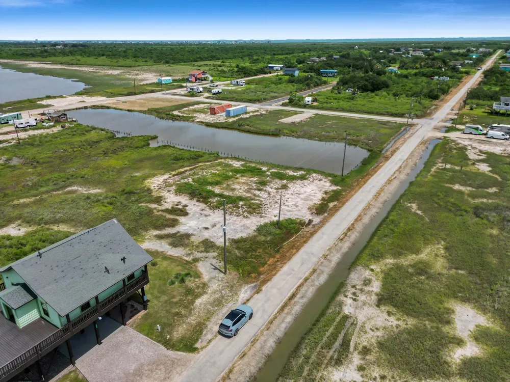 3301 Sailfish Drive Port Bolivar, TX 77650