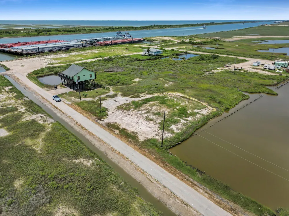 3301 Sailfish Drive Port Bolivar, TX 77650