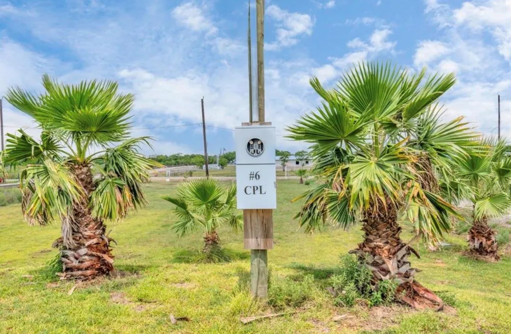 6 Cindy Palmer Lane Dickinson, TX 77539