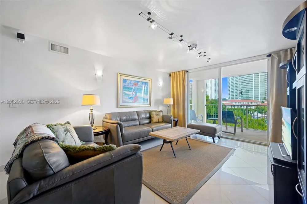 19999 E Country Club Dr #1406 Aventura, FL 33180