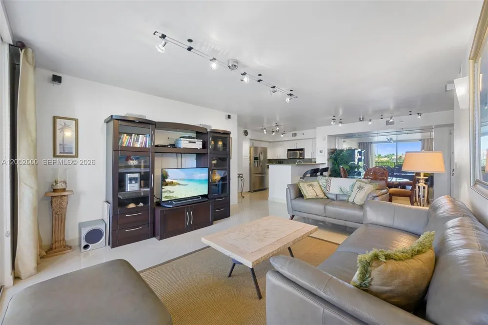 19999 E Country Club Dr #1406 Aventura, FL 33180