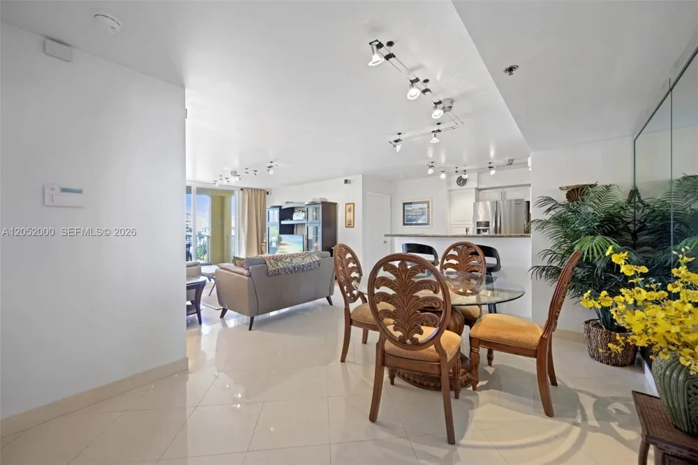 19999 E Country Club Dr #1406 Aventura, FL 33180