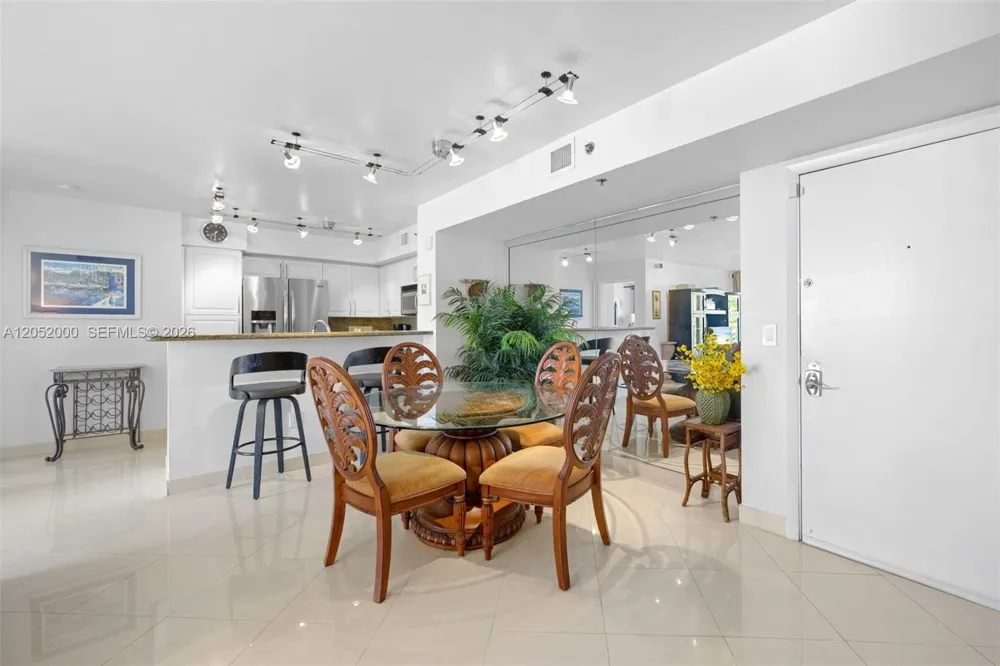 19999 E Country Club Dr #1406 Aventura, FL 33180