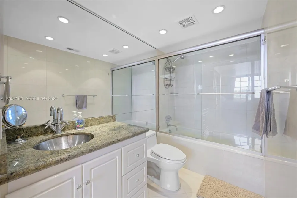 19999 E Country Club Dr #1406 Aventura, FL 33180