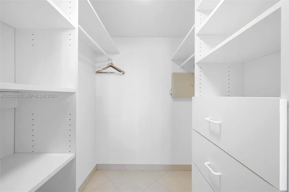 19999 E Country Club Dr #1406 Aventura, FL 33180