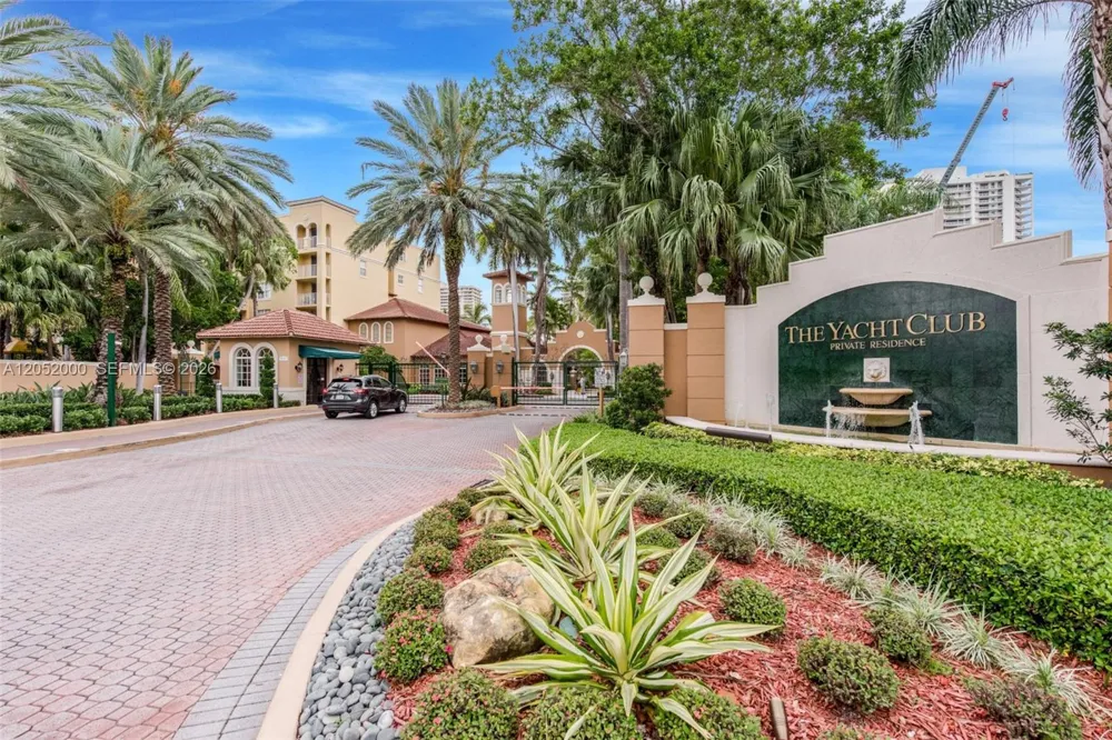 19999 E Country Club Dr #1406 Aventura, FL 33180