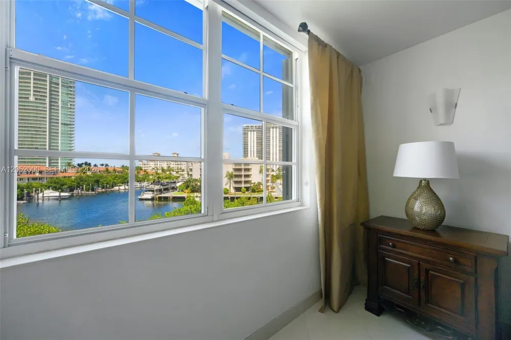 19999 E Country Club Dr #1406 Aventura, FL 33180