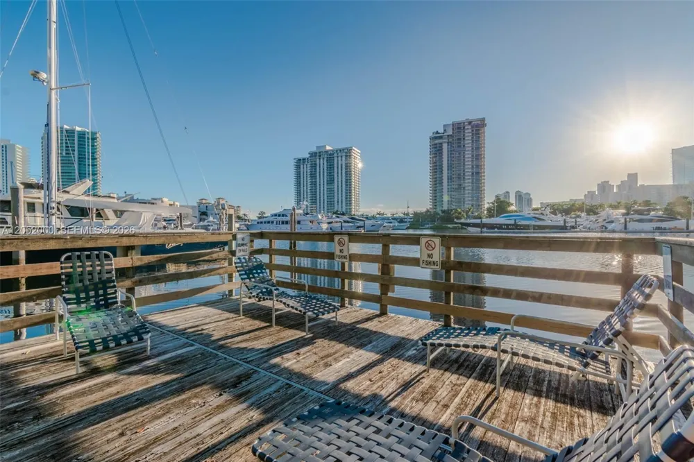 19999 E Country Club Dr #1406 Aventura, FL 33180