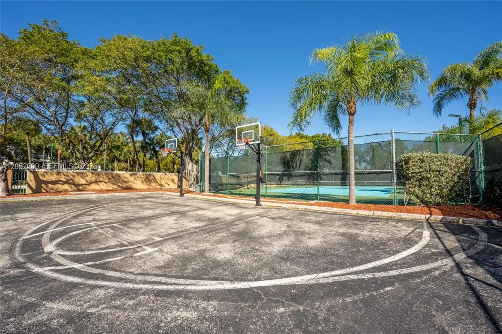 19999 E Country Club Dr #1406 Aventura, FL 33180