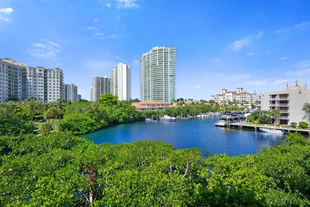 19999 E Country Club Dr #1406 Aventura, FL 33180