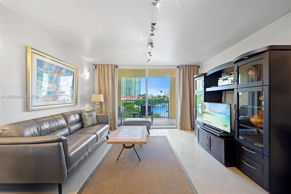 19999 E Country Club Dr #1406 Aventura, FL 33180