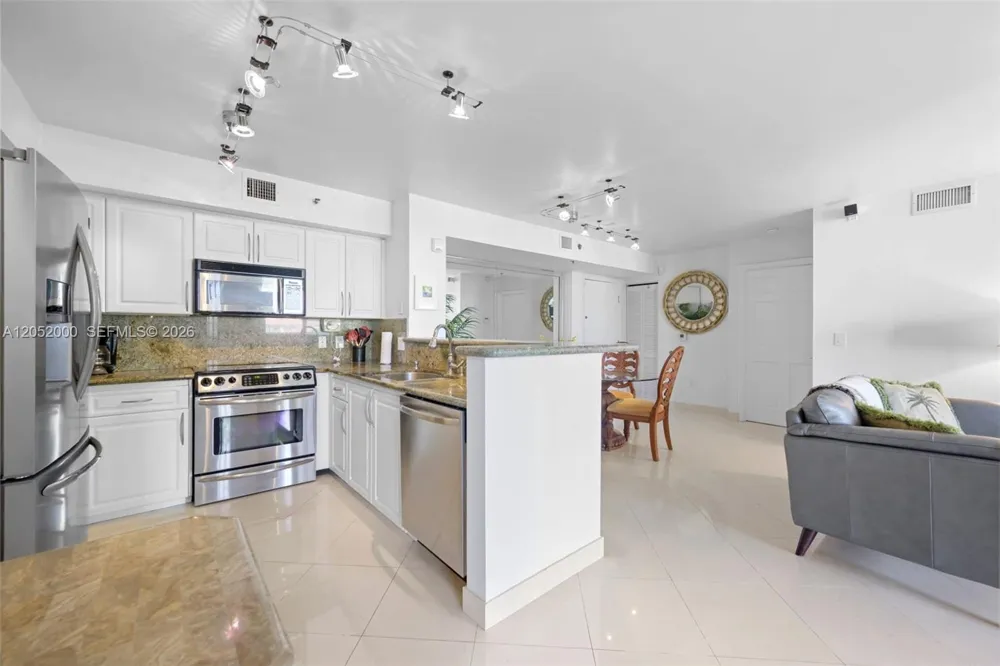 19999 E Country Club Dr #1406 Aventura, FL 33180
