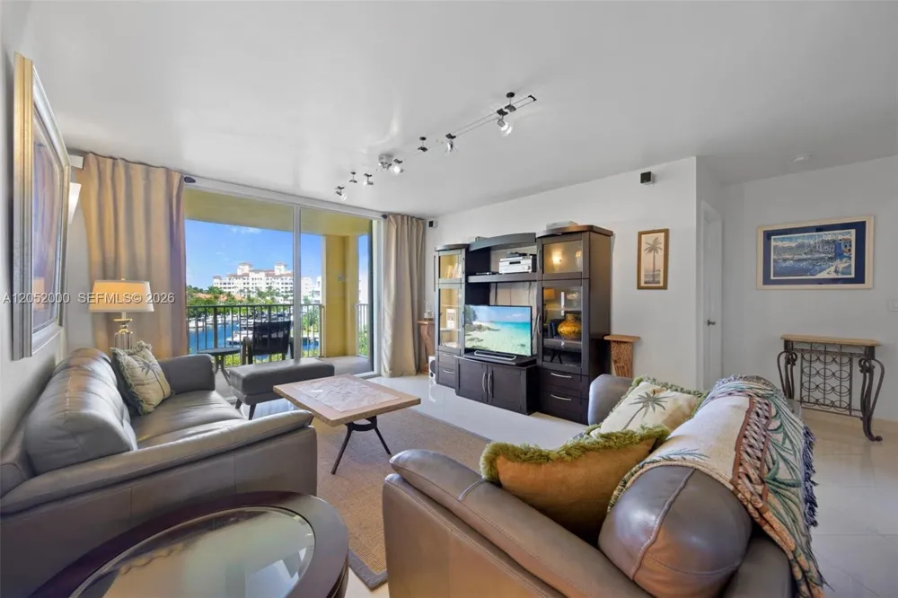 19999 E Country Club Dr #1406 Aventura, FL 33180