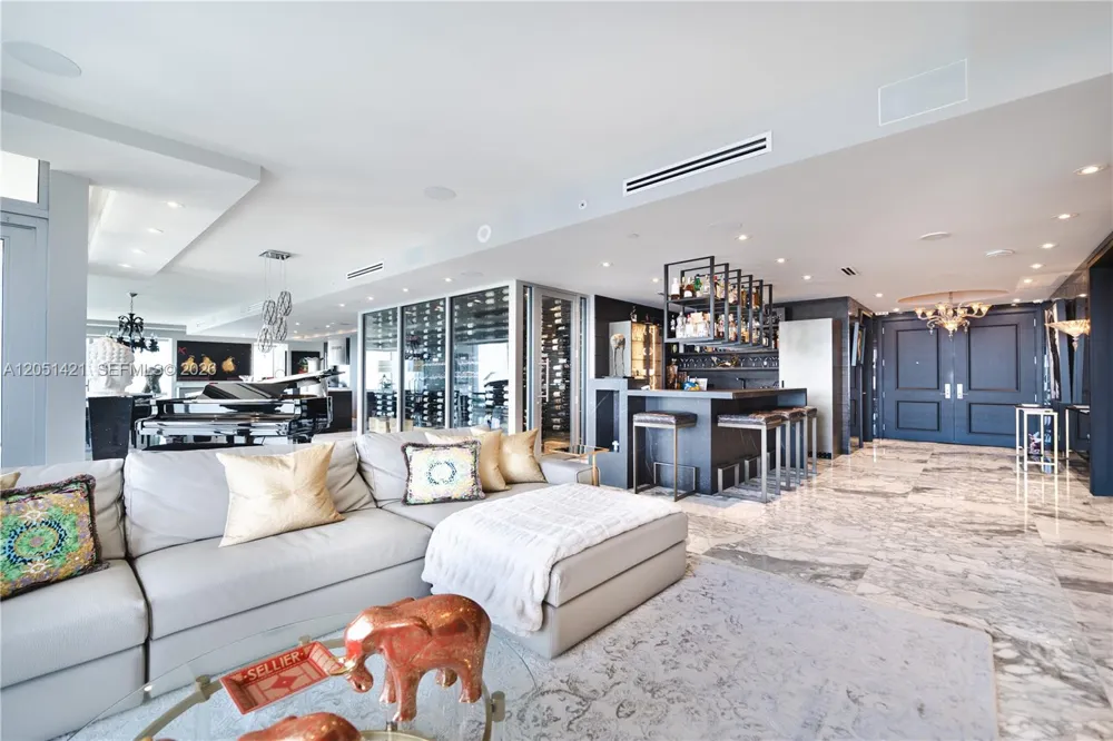 1425 Brickell Ave #PH3AB Miami, FL 33131