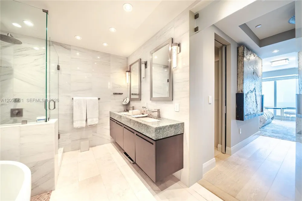 1425 Brickell Ave #PH3AB Miami, FL 33131