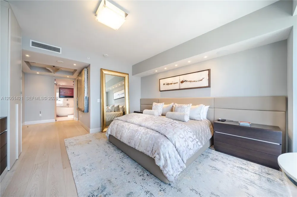 1425 Brickell Ave #PH3AB Miami, FL 33131