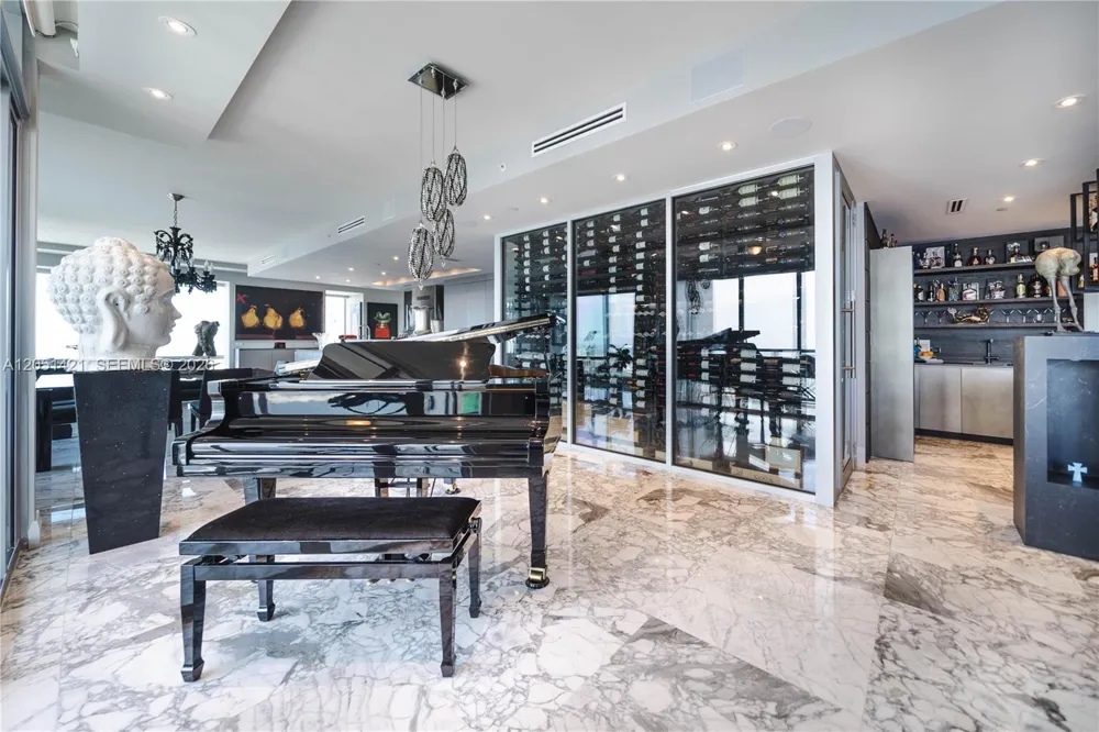 1425 Brickell Ave #PH3AB Miami, FL 33131