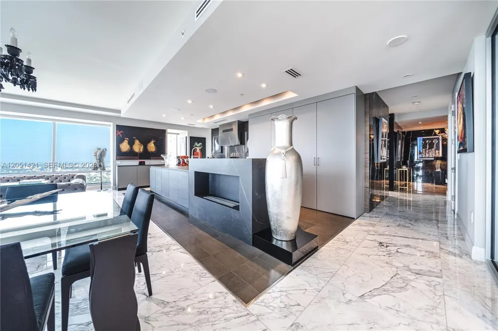 1425 Brickell Ave #PH3AB Miami, FL 33131