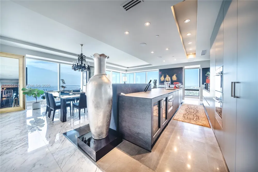 1425 Brickell Ave #PH3AB Miami, FL 33131