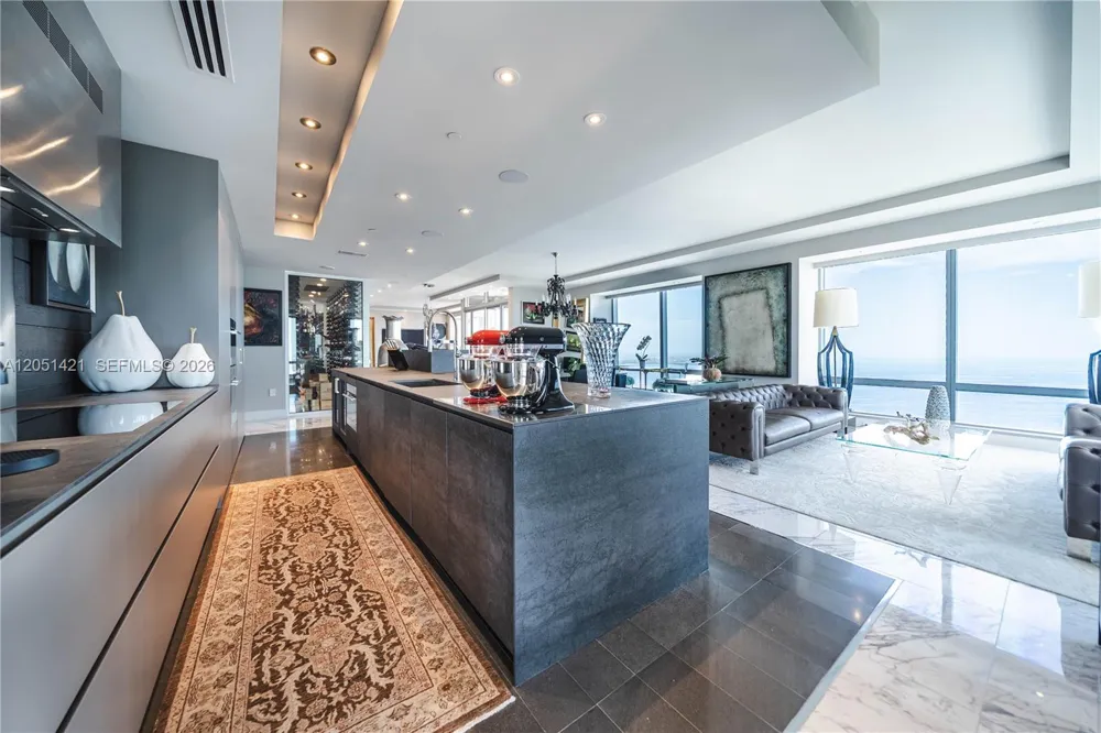1425 Brickell Ave #PH3AB Miami, FL 33131