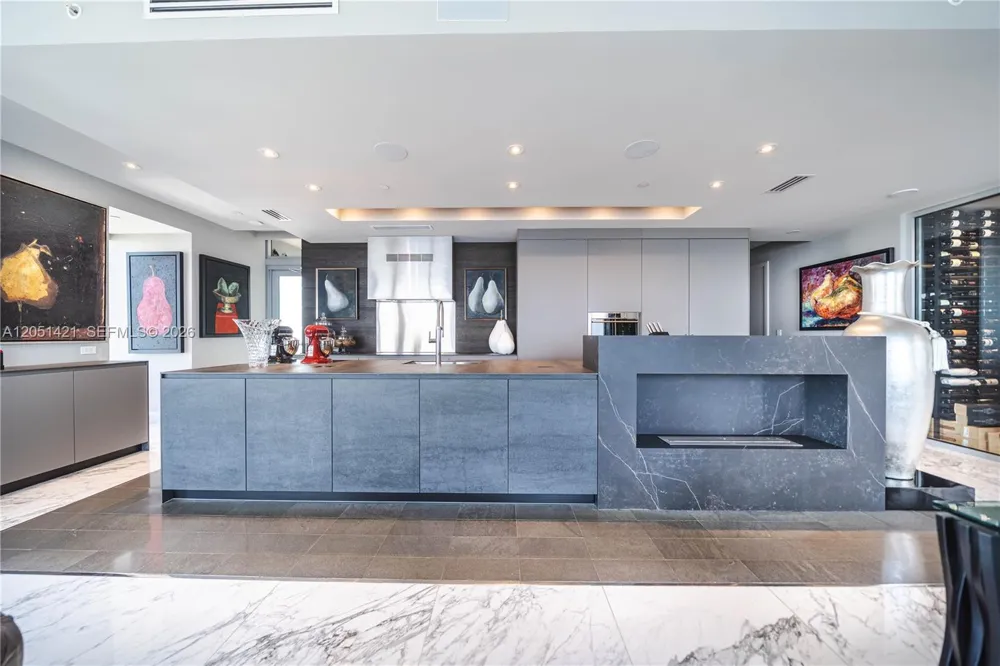 1425 Brickell Ave #PH3AB Miami, FL 33131