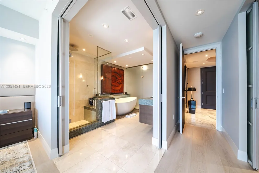 1425 Brickell Ave #PH3AB Miami, FL 33131