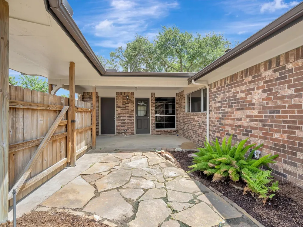 10340 Rocky Hollow Road La Porte, TX 77571