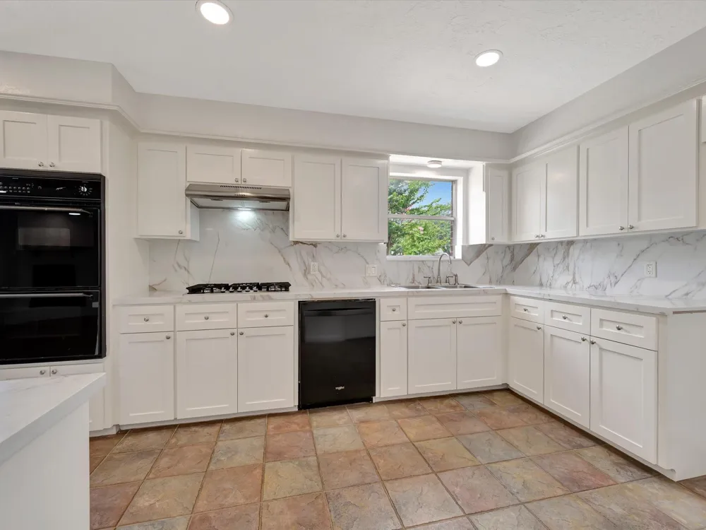 10340 Rocky Hollow Road La Porte, TX 77571