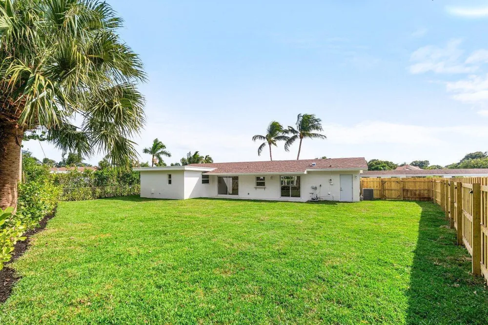 2433 Palm Road West Palm Beach, FL 33406