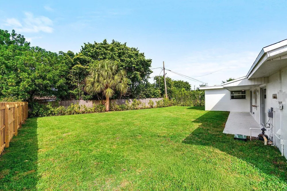 2433 Palm Road West Palm Beach, FL 33406