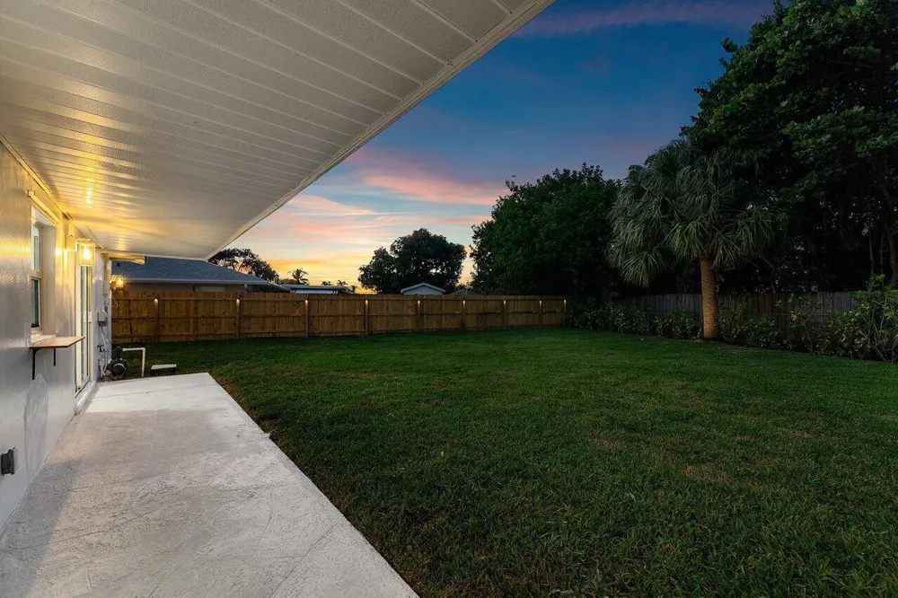 2433 Palm Road West Palm Beach, FL 33406