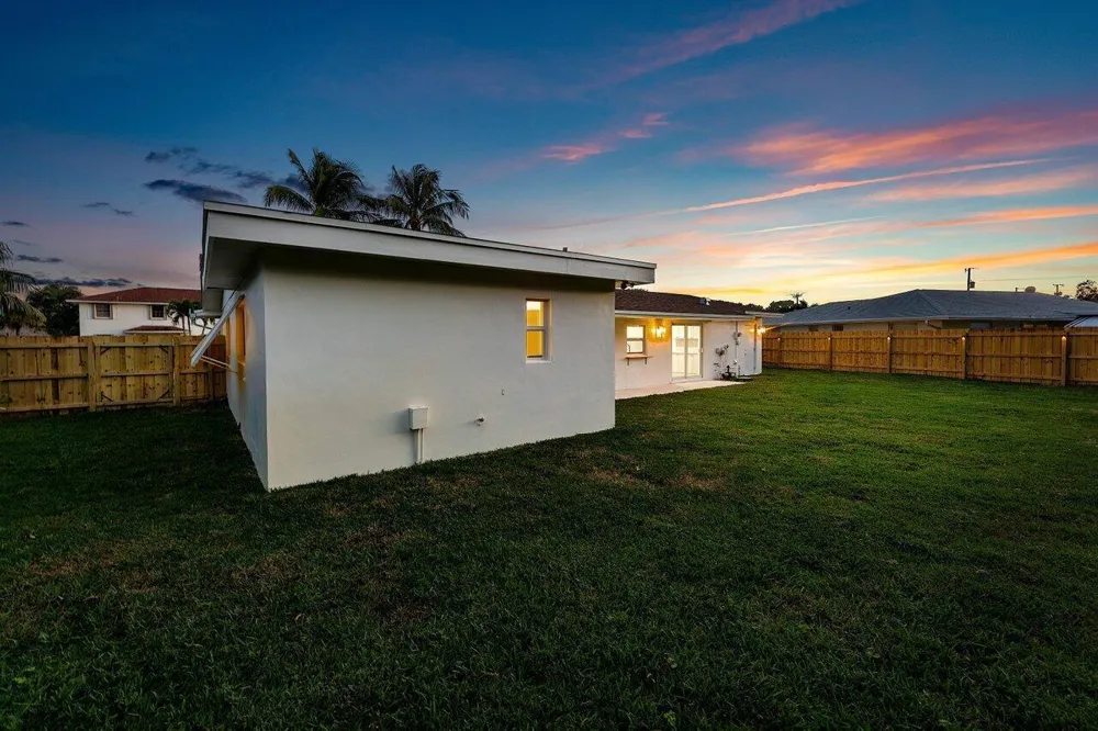 2433 Palm Road West Palm Beach, FL 33406