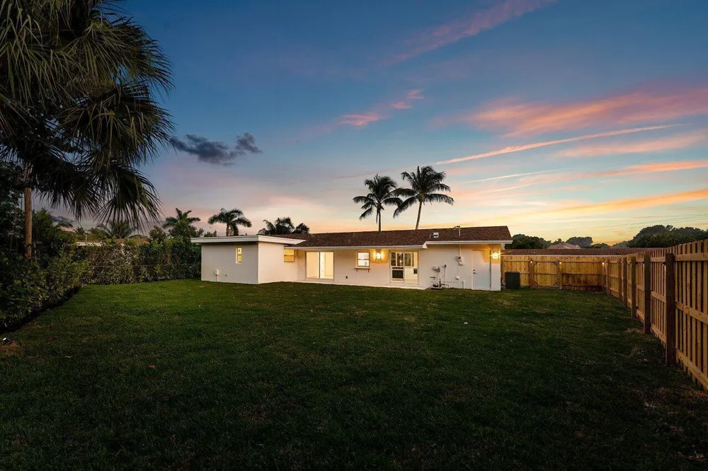 2433 Palm Road West Palm Beach, FL 33406