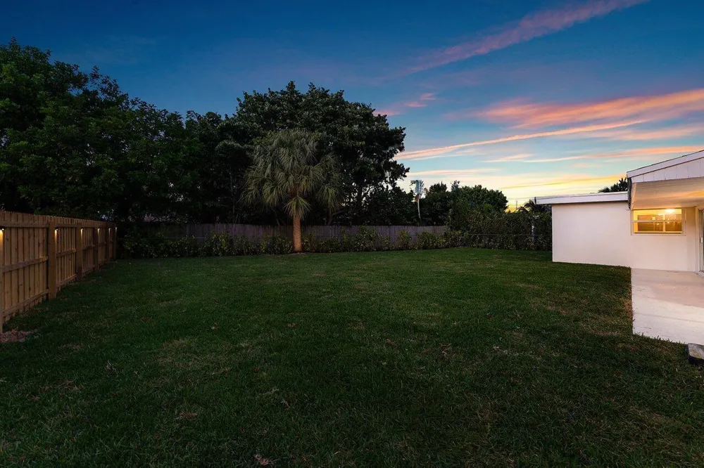 2433 Palm Road West Palm Beach, FL 33406